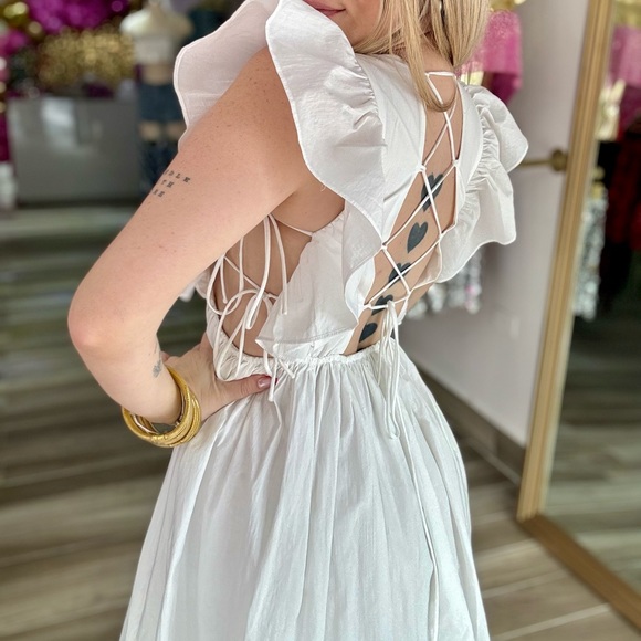 White dress - Picture 2 of 2